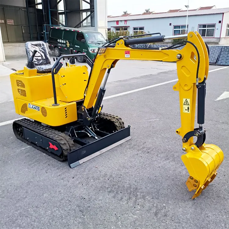 للاستخدام المنزلي، حفار صغير مزود بمسار مطاطي